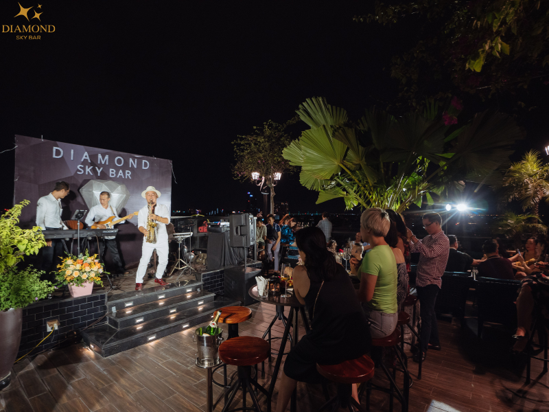 Diamond Sky Bar – Địa điểm tổ chức cuối năm tại Hà Nội